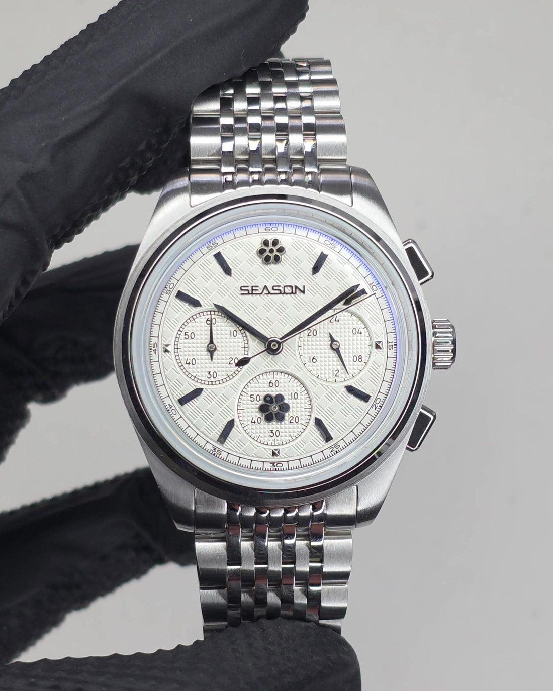 Season No. 2 Silver Snow mecaquartz chronograph