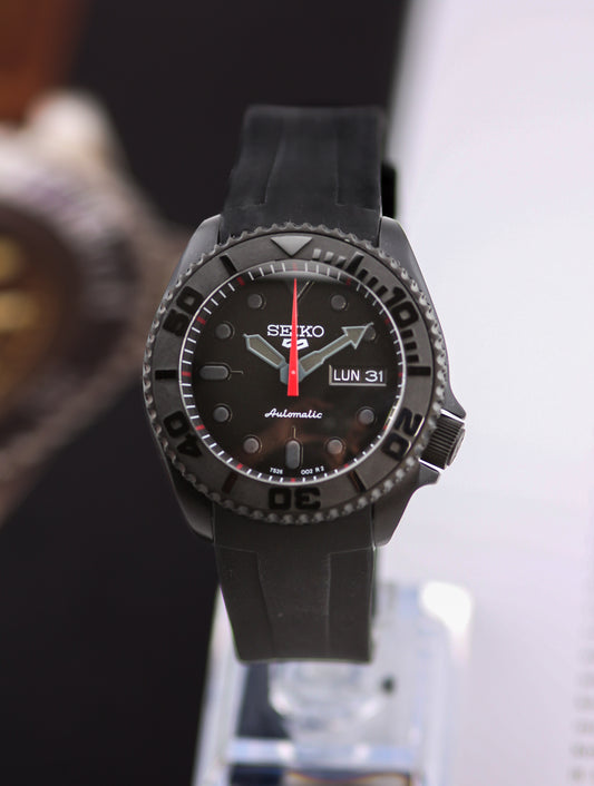 Seiko SRPD Stealth Black-Red SRPD Mod